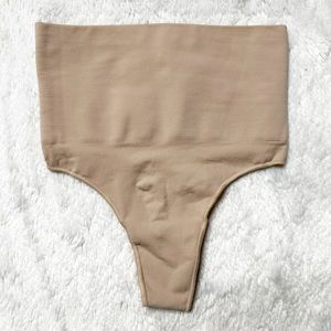 NEW Skims Seamless Sculpt Mid Waist Thong in Clay Women’s S/M